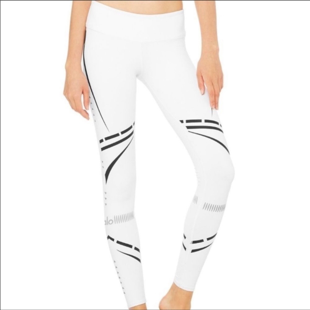 𝅺EUC Alo Yoga Chakra leggings sz xs black white